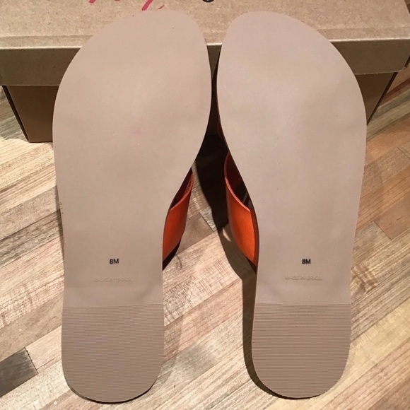 Matisse red leather cross strap flat Topa sandals. Size 8.
NWB - Picture 4 of 4